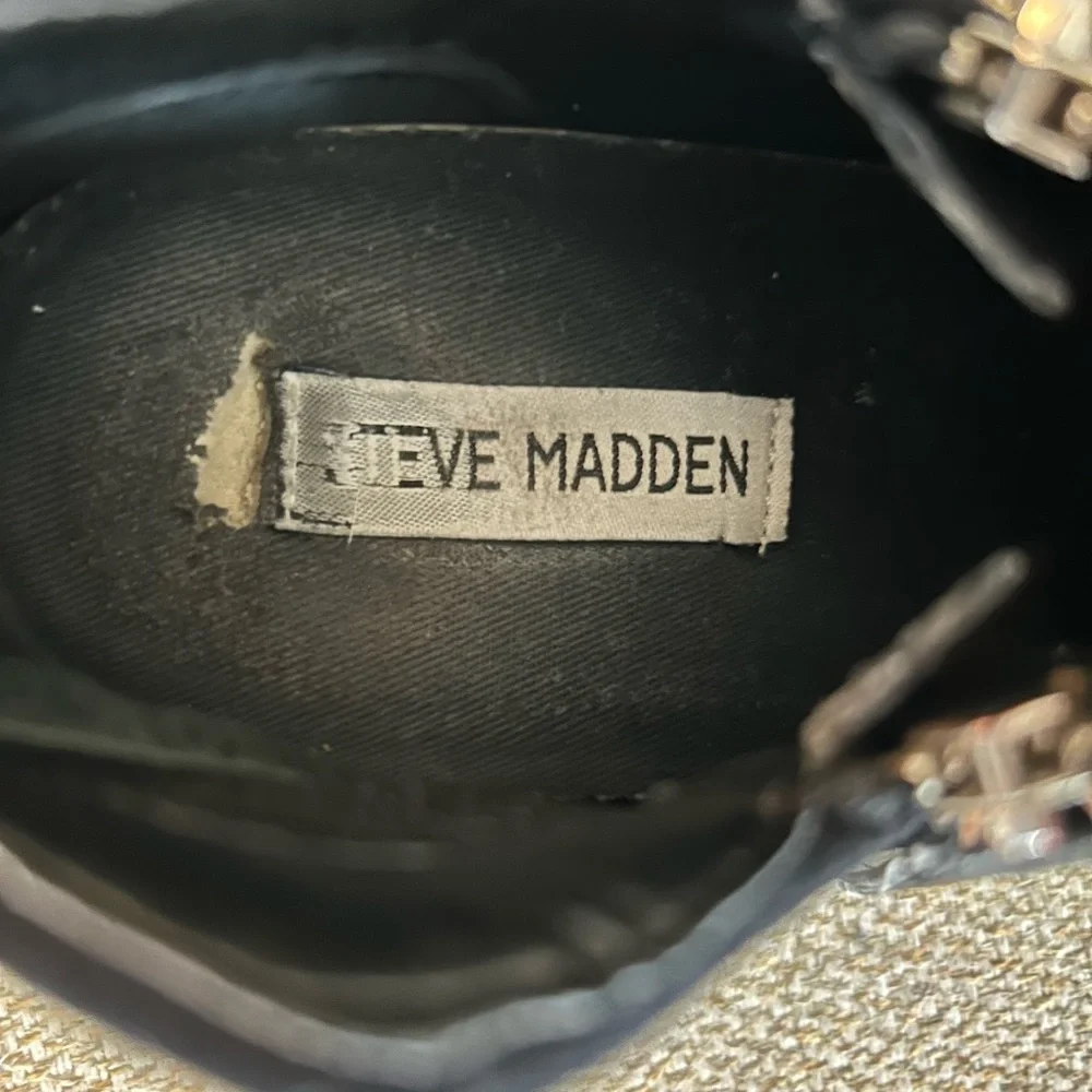 Steve Madden High-Top Sneakers with Zipper - Picture 6 of 6